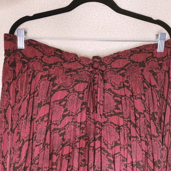 {A.L.C} pleated snakeskin print midi skirt - Picture 4 of 8